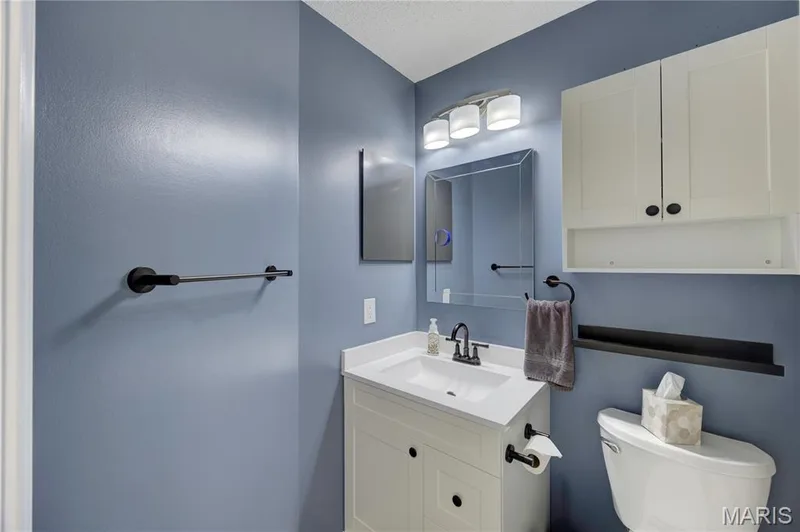 Full bath on main level — 9 Carriage Way E, St Peters, MO 63376
