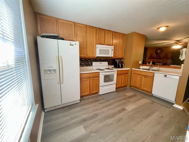 Kitchen has 42inch cabinets for extra storage. — 1040 Sugar Creek Court #4, St Peters, MO 63376