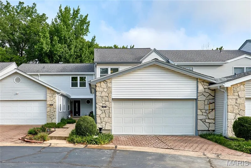 16463 Cobbleskille Drive, Chesterfield, MO — listing photo 1