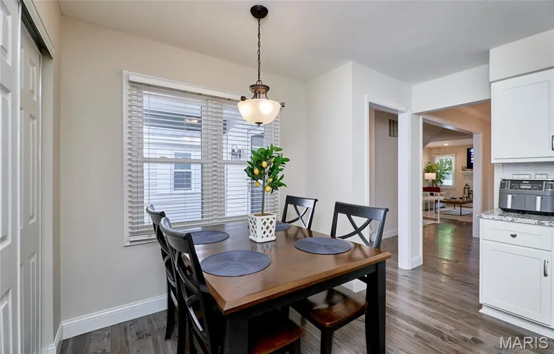 16463 Cobbleskille Drive, Chesterfield, MO 63017 — listing photo 7 of 33