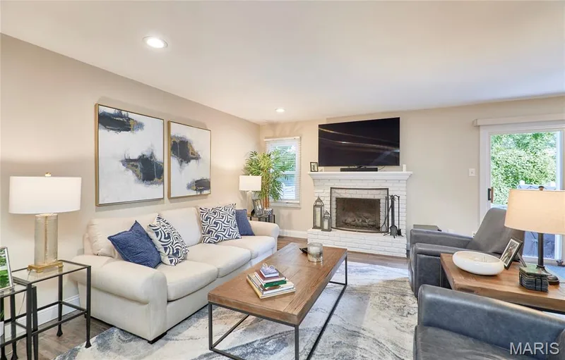 Living room — 16463 Cobbleskille Drive, Chesterfield, MO 63017