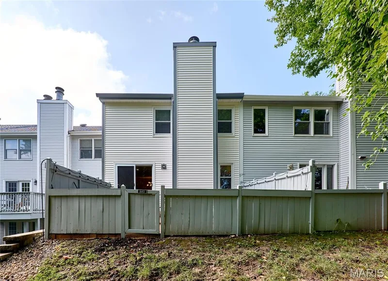Back view — 16463 Cobbleskille Drive, Chesterfield, MO 63017