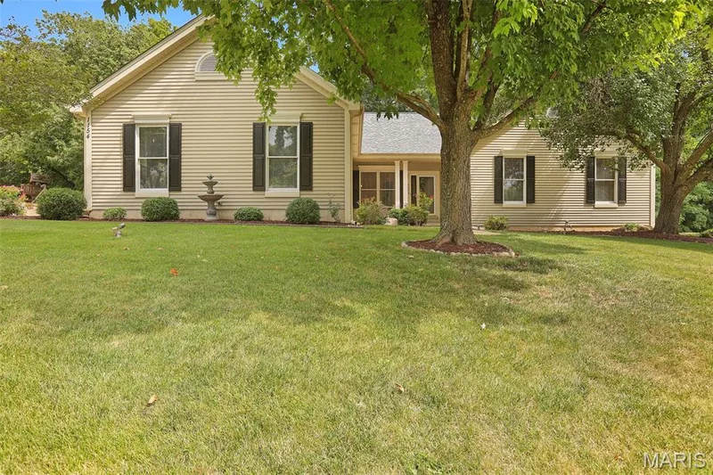 1154 S Charlemagne Drive, Lake St. Louis, MO 63367 — listing photo 2 of 46