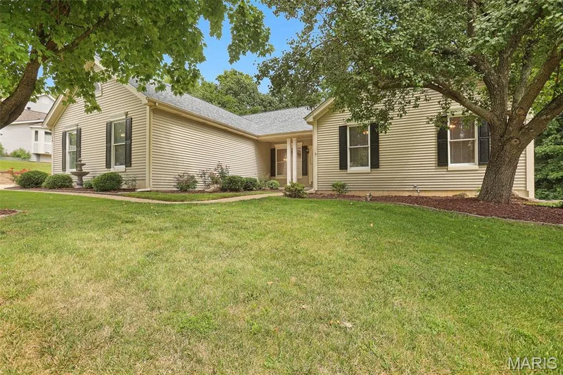 1154 S Charlemagne Drive, Lake St. Louis, MO 63367 — listing photo 3 of 46
