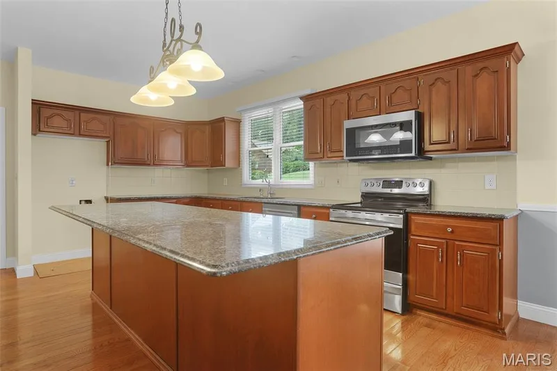 1154 S Charlemagne Drive, Lake St. Louis, MO 63367 — listing photo 11 of 46