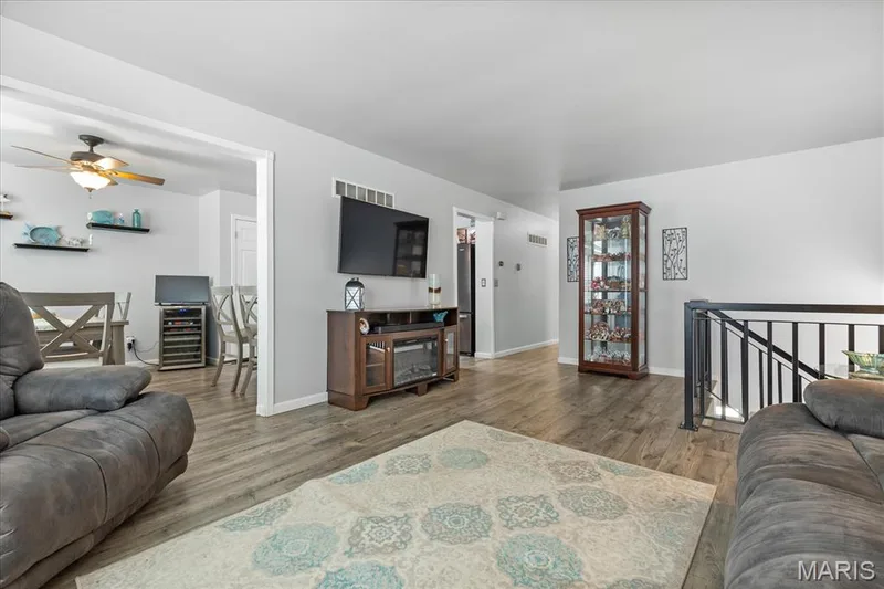 2843 Park Valley Drive, St Peters, MO 63376 — listing photo 5 of 30