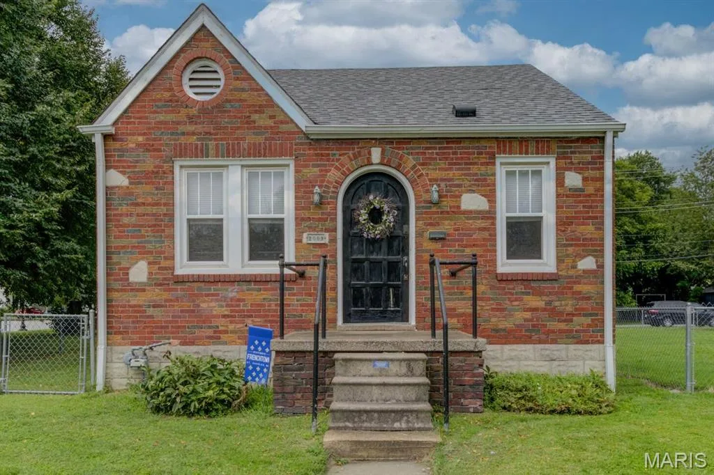 Welcome to the Short-Term Rental home at 2009 N 3rd Street! — 2009 N 3rd Street, St Charles, MO 63301