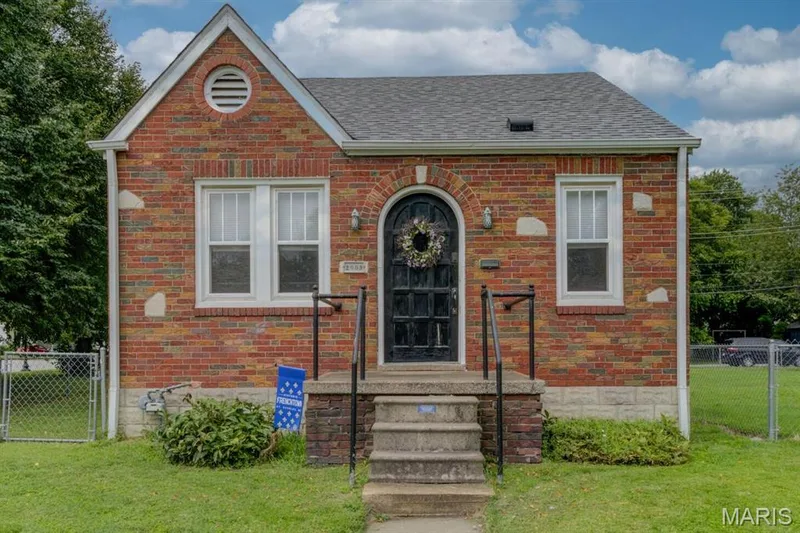 Welcome to the Short-Term Rental home at 2009 N 3rd Street! — 2009 N 3rd Street, St Charles, MO 63301