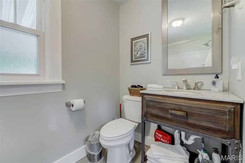 Full updated bathroom. — 2009 N 3rd Street, St Charles, MO 63301