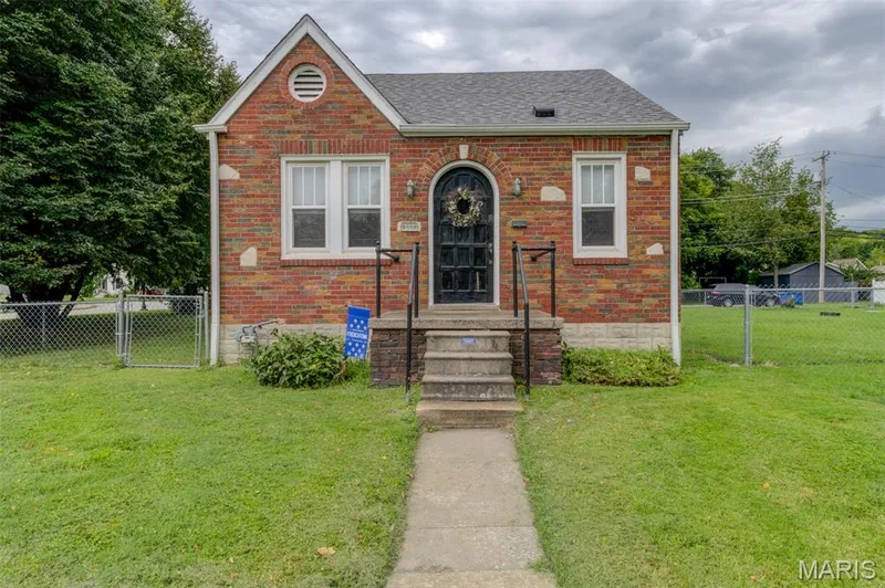 Great location - EASY to find and access - Just off I-370 and Hwy 94! — 2009 N 3rd Street, St Charles, MO 63301