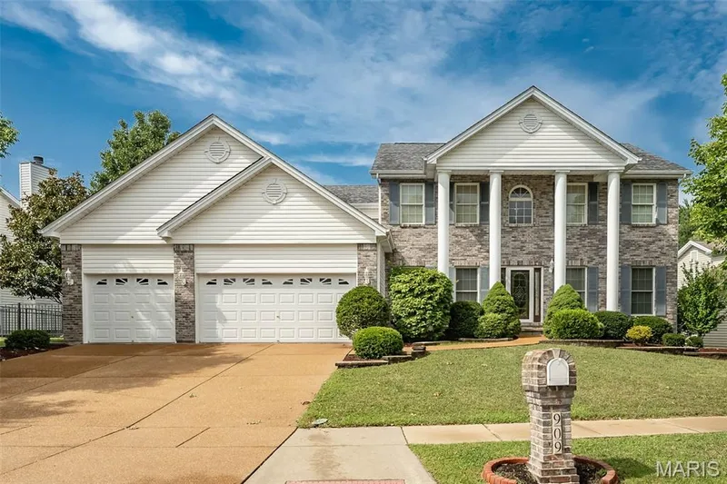 909 Oxford Trail Drive, St Peters, MO 63376 — listing photo 1 of 45