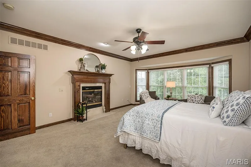 909 Oxford Trail Drive, St Peters, MO 63376 — listing photo 5 of 45