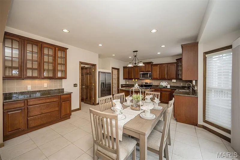 909 Oxford Trail Drive, St Peters, MO 63376 — listing photo 14 of 45