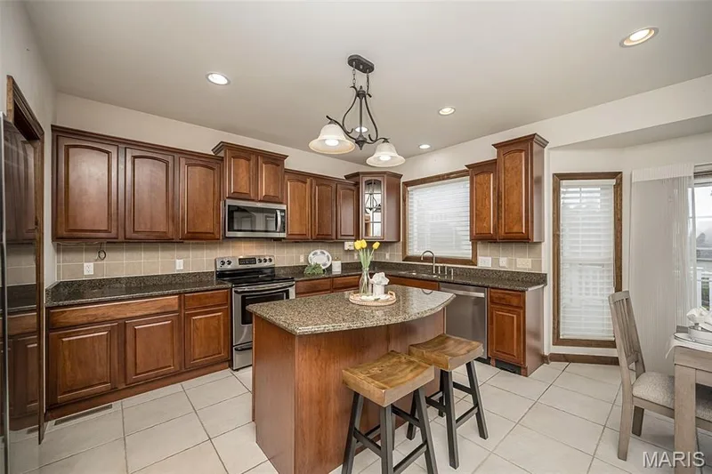 909 Oxford Trail Drive, St Peters, MO 63376 — listing photo 17 of 45
