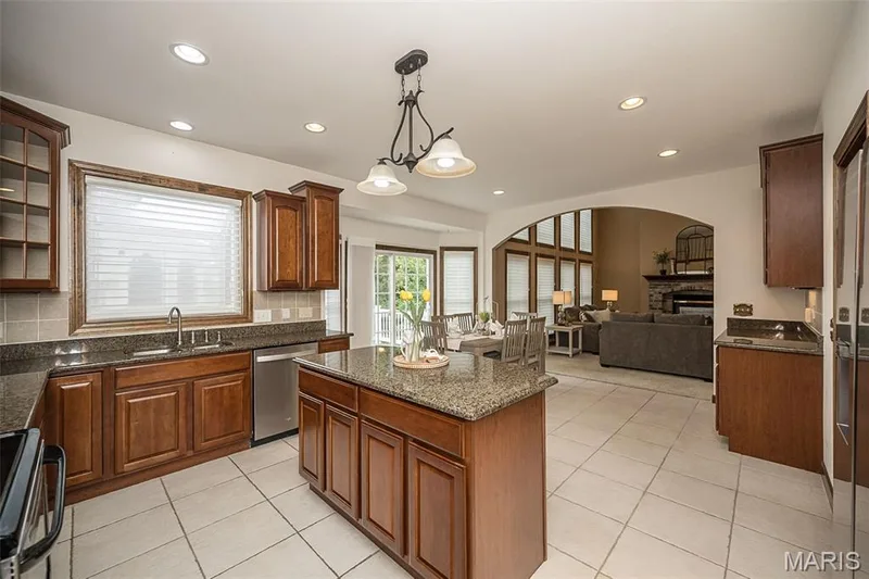 909 Oxford Trail Drive, St Peters, MO 63376 — listing photo 18 of 45