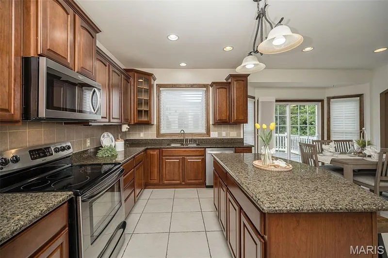 909 Oxford Trail Drive, St Peters, MO 63376 — listing photo 19 of 45