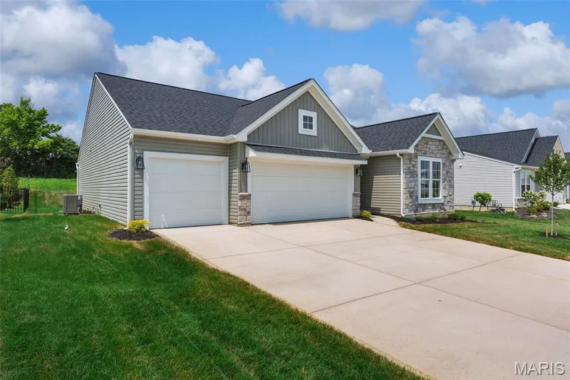 28923 Old Court Drive, Foristell, MO 63348 — listing photo 2 of 27