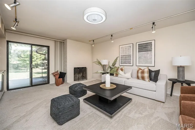 1538 Woodroyal West Drive, Chesterfield, MO 63017 — listing photo 13 of 68