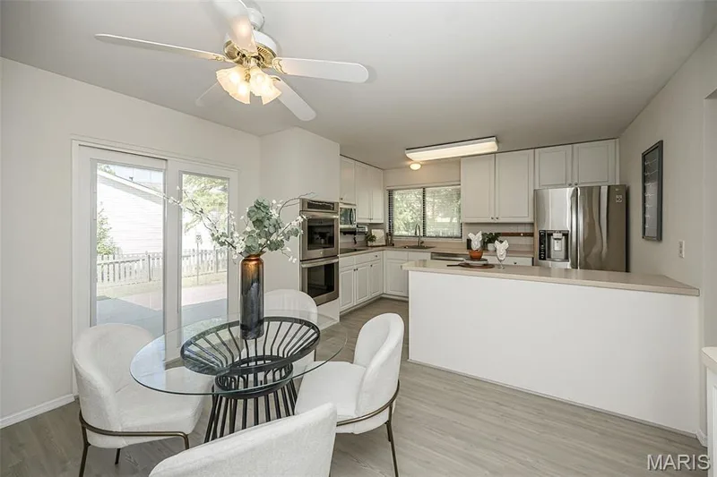 1538 Woodroyal West Drive, Chesterfield, MO 63017 — listing photo 19 of 68