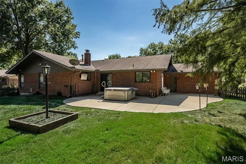 1538 Woodroyal West Drive, Chesterfield, MO 63017 — listing photo 55 of 68