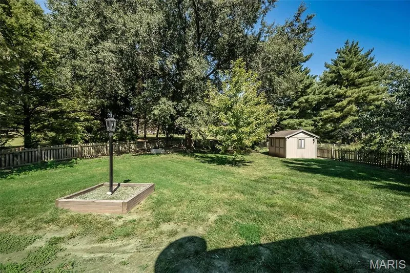1538 Woodroyal West Drive, Chesterfield, MO 63017 — listing photo 57 of 68