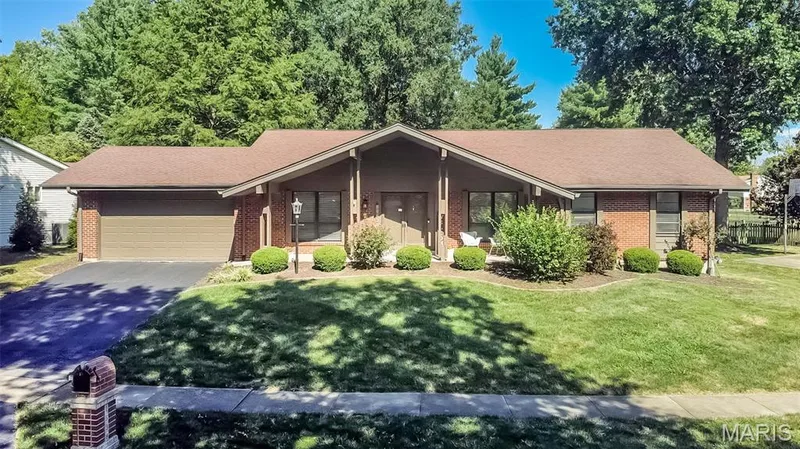 1538 Woodroyal West Drive, Chesterfield, MO 63017 — listing photo 65 of 68