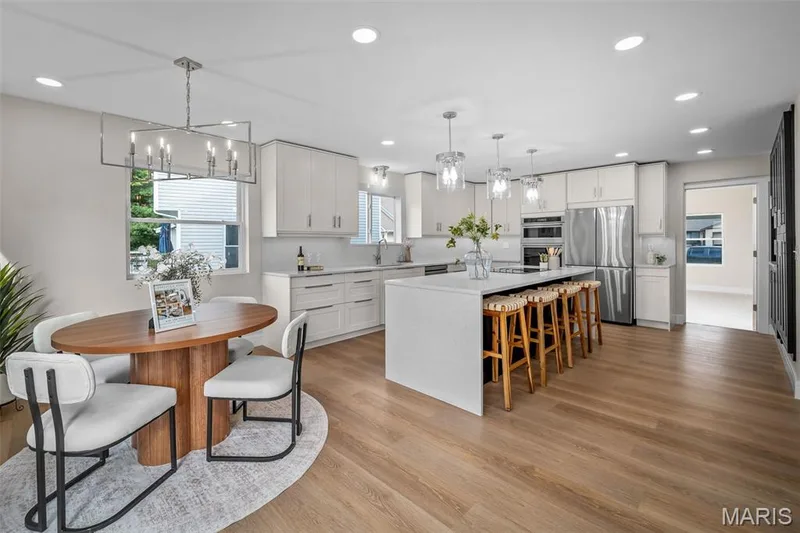 Eat-in kitchen. — 14 Bayside Court, Lake St. Louis, MO 63367
