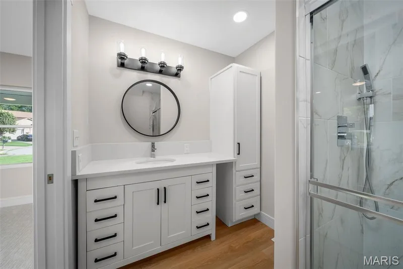 En suite bathroom. — 14 Bayside Court, Lake St. Louis, MO 63367