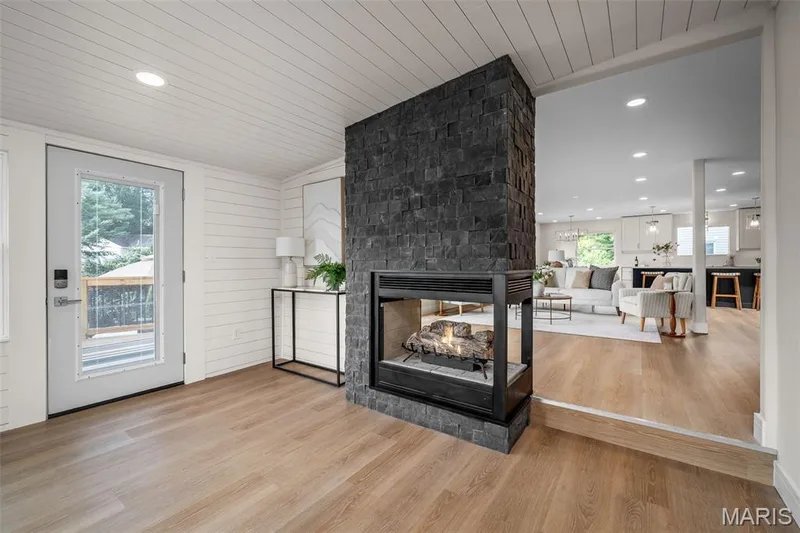 Dressed in classic shiplap for that lake life vibe. Deck access. — 14 Bayside Court, Lake St. Louis, MO 63367