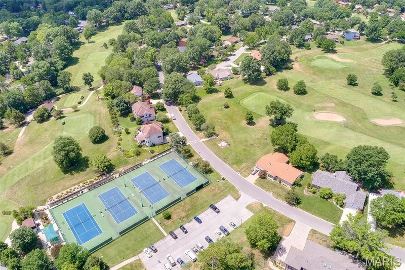 A 9-hole golf course. — 14 Bayside Court, Lake St. Louis, MO 63367