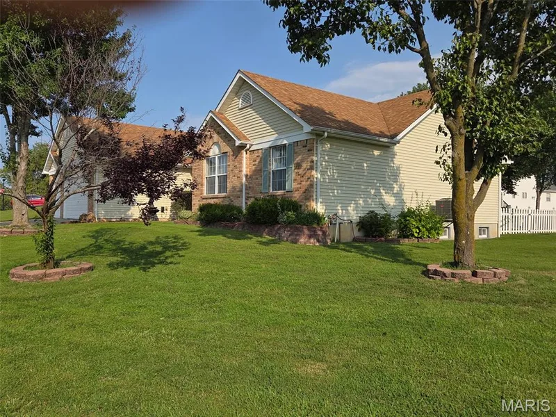 207 Sassafras Parc Drive, O'Fallon, MO 63368 — listing photo 8 of 71