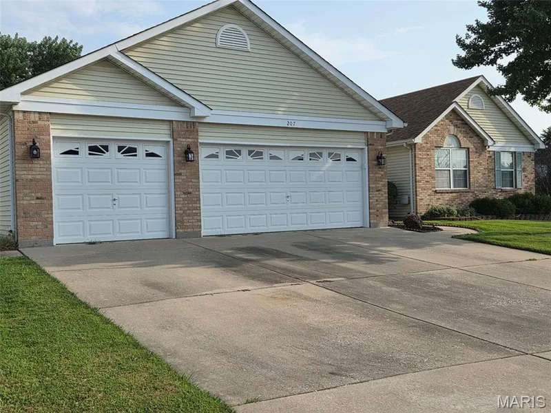 207 Sassafras Parc Drive, O'Fallon, MO 63368 — listing photo 4 of 71
