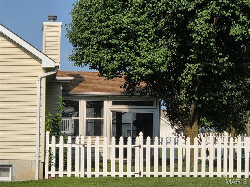 207 Sassafras Parc Drive, O'Fallon, MO 63368 — listing photo 12 of 71