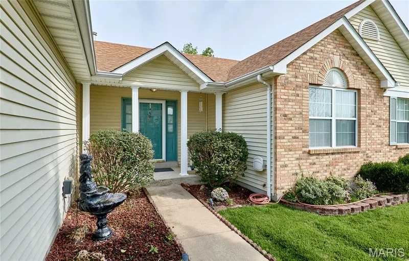 207 Sassafras Parc Drive, O'Fallon, MO 63368 — listing photo 3 of 71