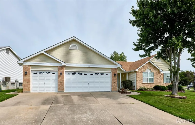 207 Sassafras Parc Drive, O'Fallon, MO 63368 — listing photo 5 of 71