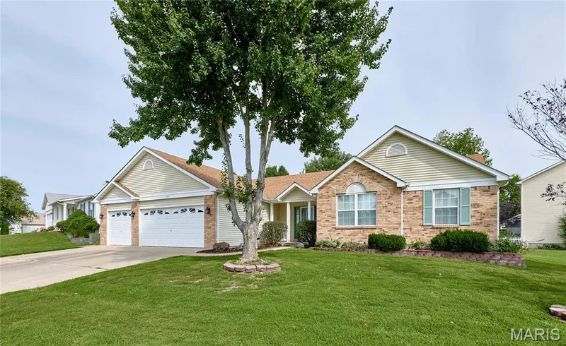 207 Sassafras Parc Drive, O'Fallon, MO 63368 — listing photo 6 of 71