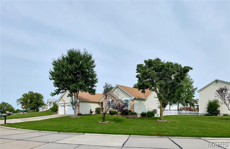 207 Sassafras Parc Drive, O'Fallon, MO 63368 — listing photo 9 of 71