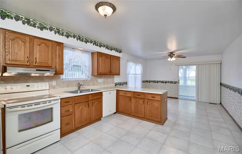 207 Sassafras Parc Drive, O'Fallon, MO 63368 — listing photo 27 of 71