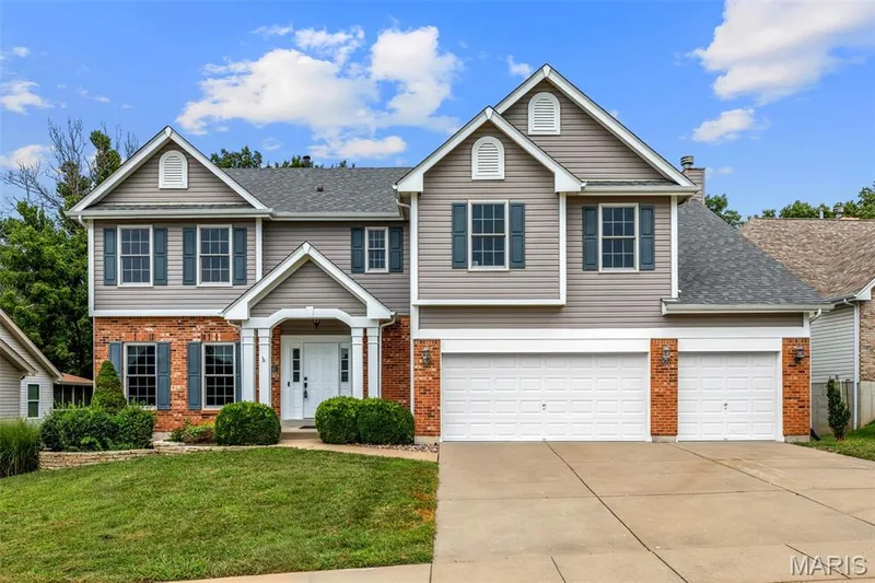 4185 Stonecroft Drive, St Charles, MO 63304 — listing photo 2 of 38
