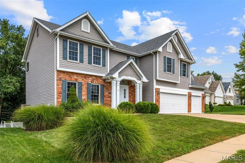 4185 Stonecroft Drive, St Charles, MO 63304 — listing photo 3 of 38