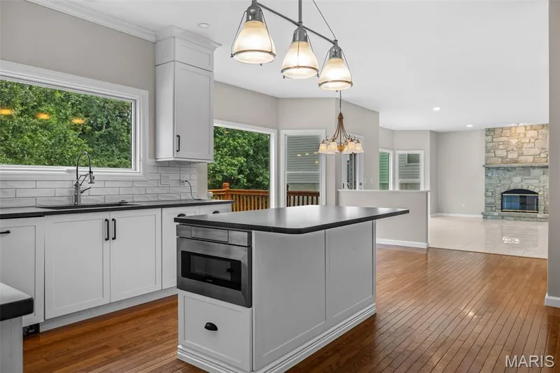 4185 Stonecroft Drive, St Charles, MO 63304 — listing photo 9 of 38