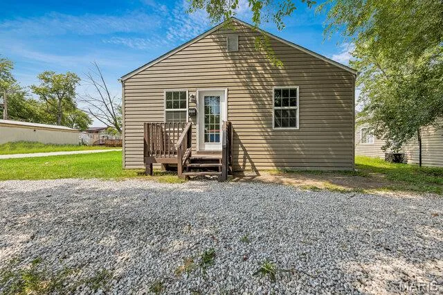 302 Hilltop Drive, Wentzville, MO 63385 — listing photo 1 of 22