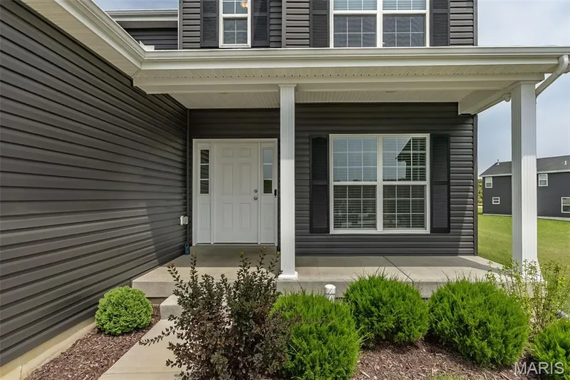 Beautifully landscaped exterior — 812 Colony Ridge Court, Foristell, MO 63348