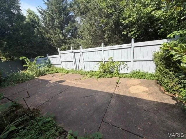 16323 Bellingham Drive, Chesterfield, MO 63017 — listing photo 3 of 32