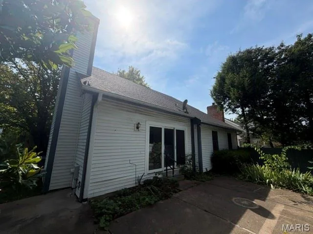 16323 Bellingham Drive, Chesterfield, MO 63017 — listing photo 4 of 32