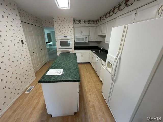 16323 Bellingham Drive, Chesterfield, MO 63017 — listing photo 12 of 32