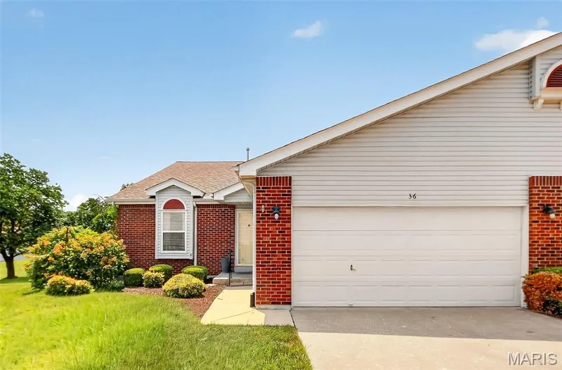 36 Lienemann Court, St Peters, MO 63303 — listing photo 2 of 35