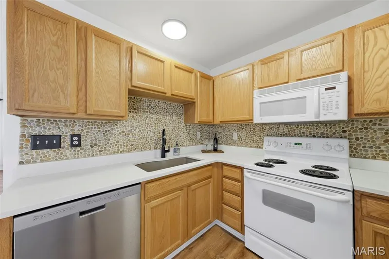 744 Hyde Drive, O'Fallon, MO 63366 — listing photo 9 of 35