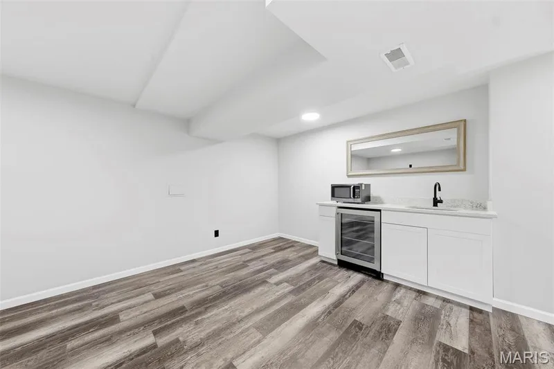 Wet bar, wine chiller, quartz countertop & microwave — 744 Hyde Drive, O'Fallon, MO 63366