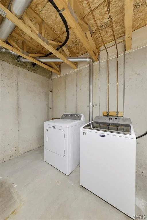 washer & dryer stay with home — 744 Hyde Drive, O'Fallon, MO 63366
